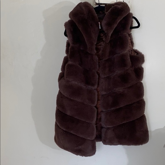 Jackets & Blazers - Chocolate hooded vest faux fur